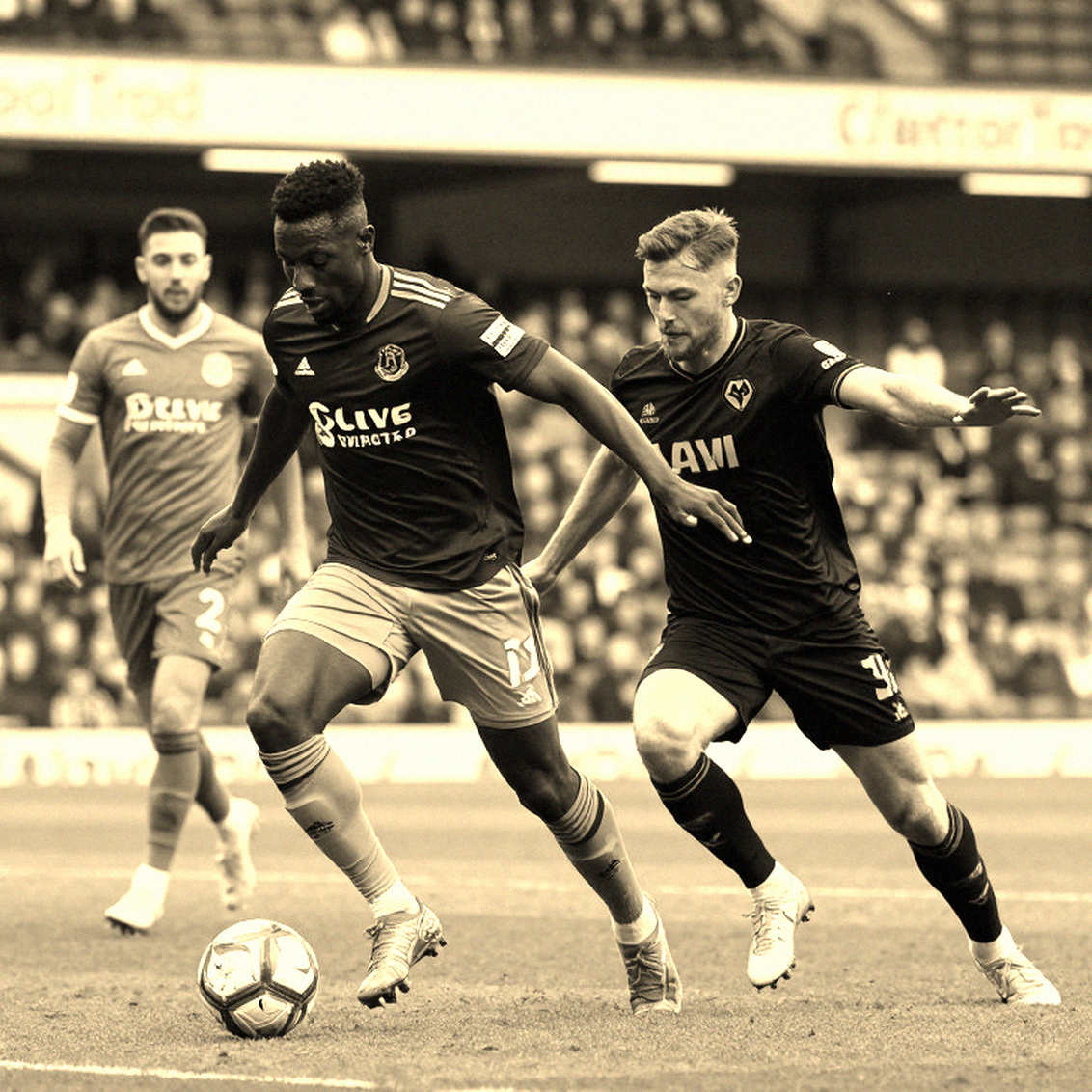কোকালিেলিতে ফ্রান্স: উৎসবের আলোয় যে প্রশ্নগুলো চাপা পড়ে যাচ্ছে